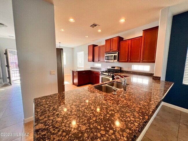 Foto del edificio - 9859 N Crook Ln