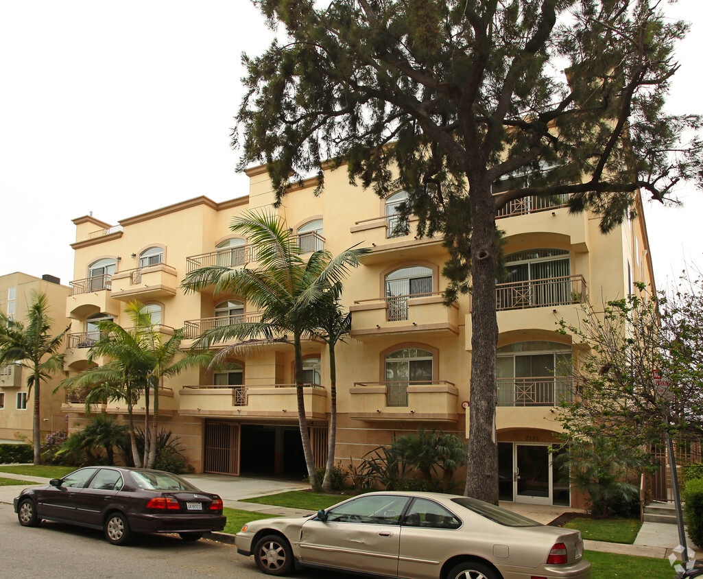 Building Photo - 2121 S Bentley Ave
