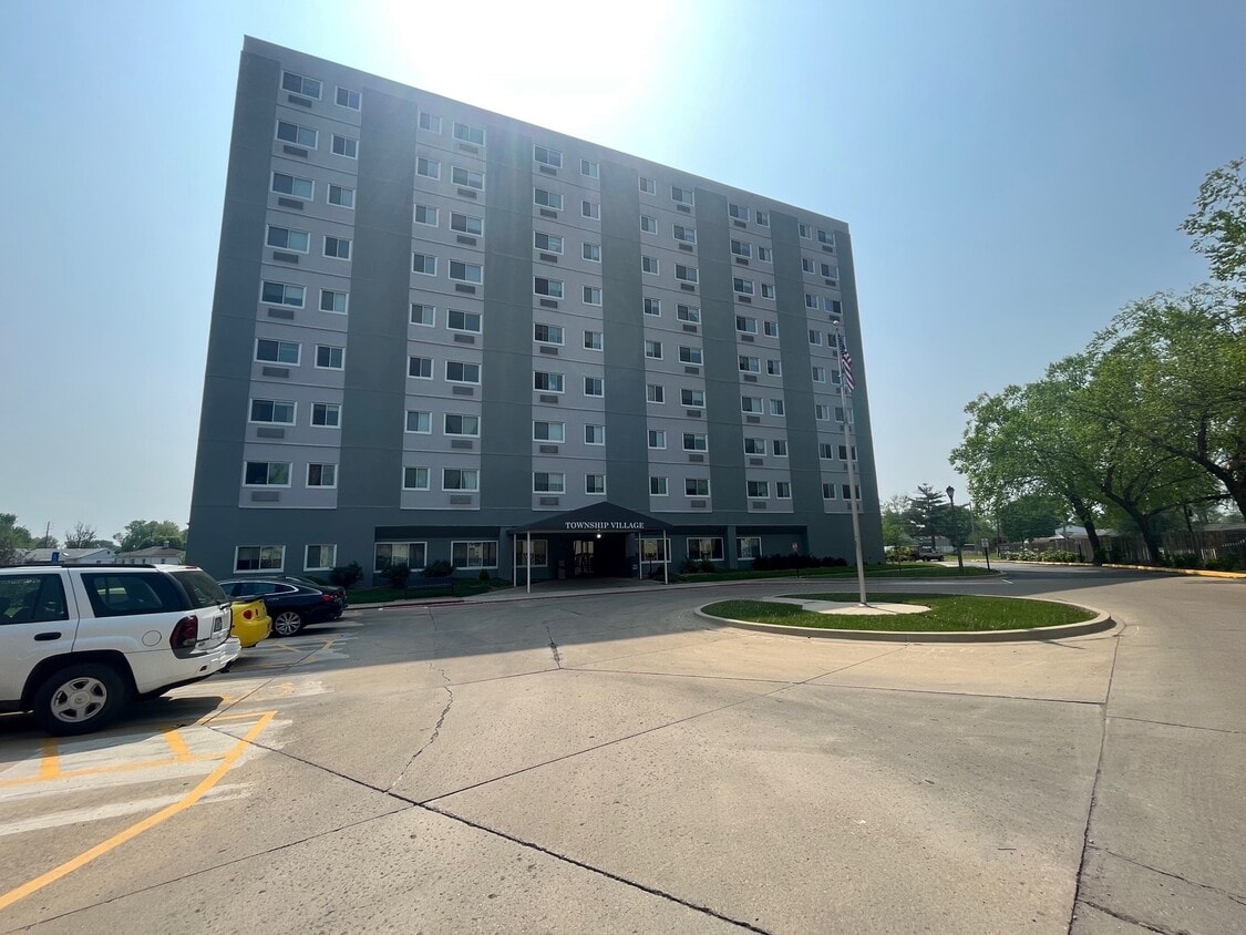 Foto principal - Township Village Apartments