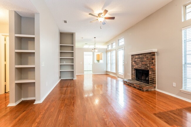 Building Photo - 1345 Overlook Dr