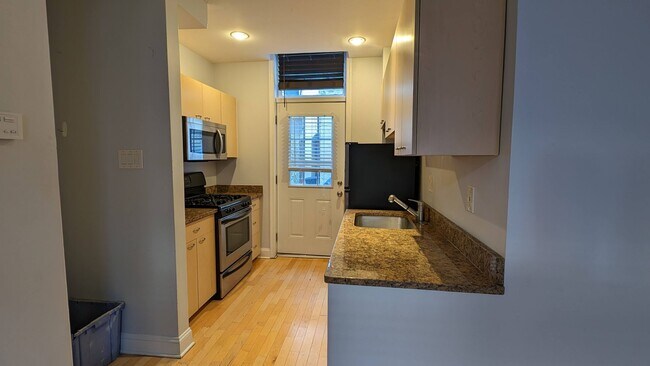 Foto del edificio - 2 Bedroom Graduate Hospital Townhome for Rent