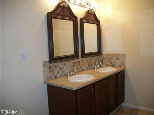 Building Photo - 3940 River Breeze Cir