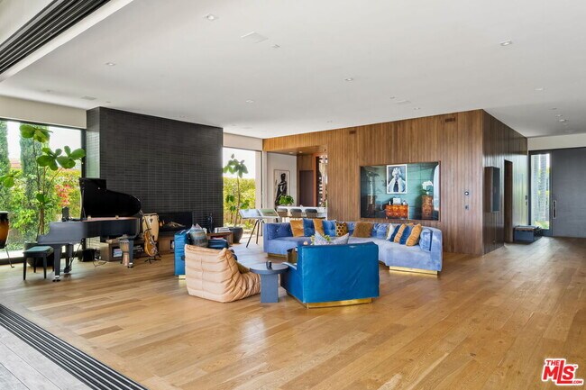 Foto del edificio - 1030 Somera Rd