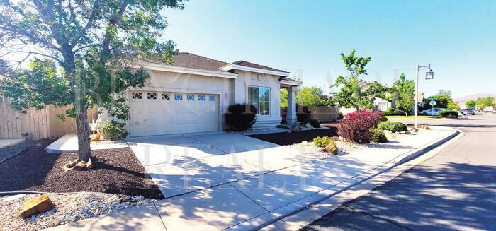 Foto principal - Beautiful 3 bedroom 2 bath plus 2 car gara...