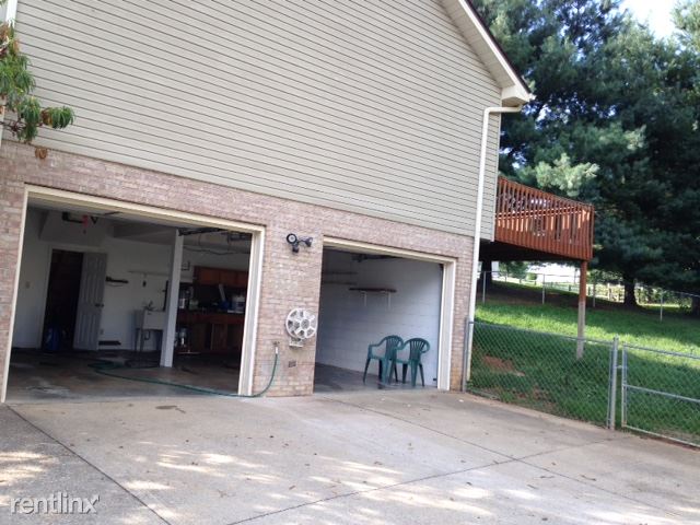 Building Photo - 213 Cromer St