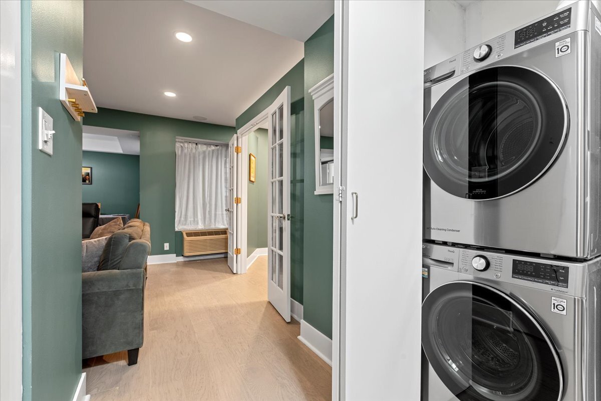 Foto principal - 40 E Delaware Pl