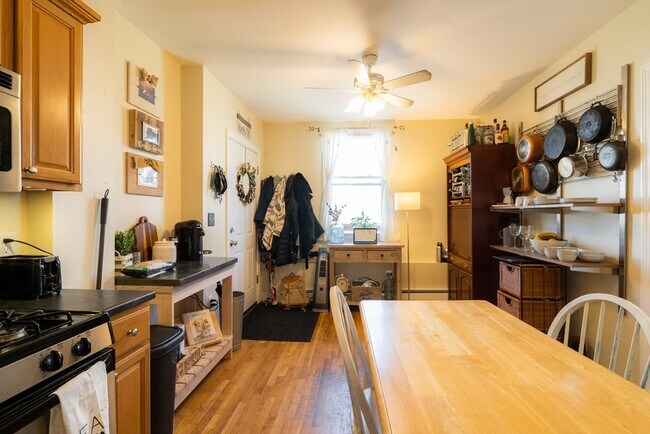 Foto del edificio - 328 Beacon St