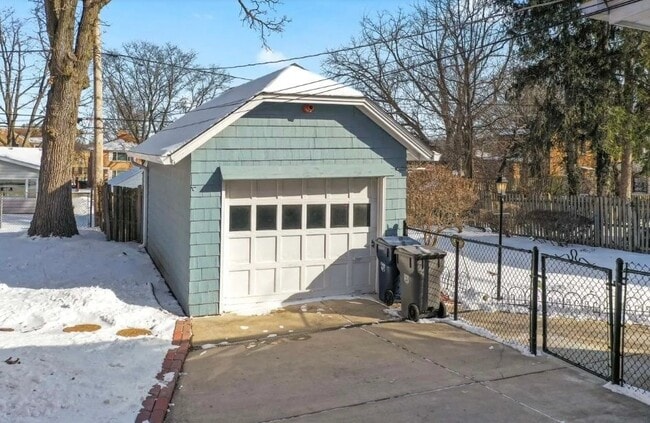 Photo - 13 Hamilton Ave (Elgin, IL) House