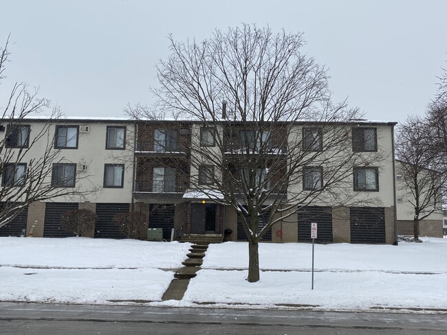 Building Photo - 404 E Bailey Rd