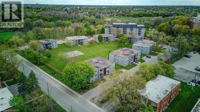 Building Photo - 90 King Edward Ave