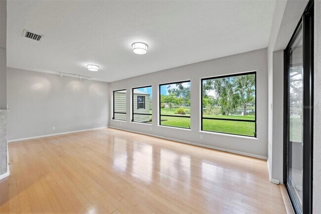 Foto del edificio - 8006 Oak Dr