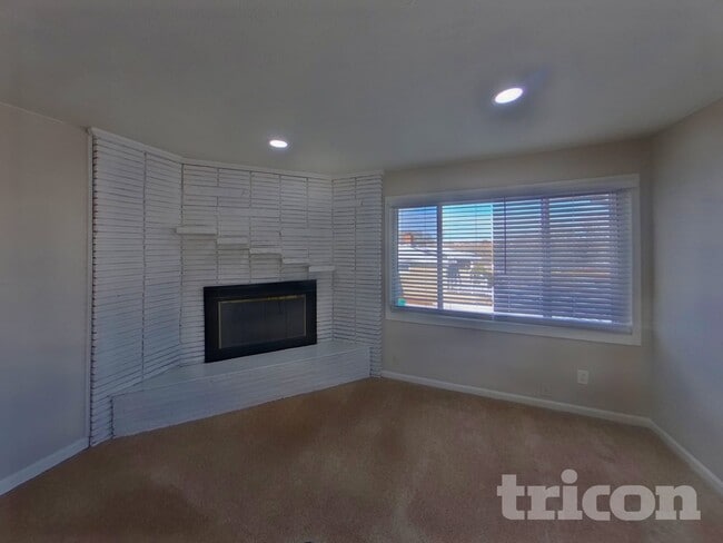 Building Photo - 20 El Sereno Dr