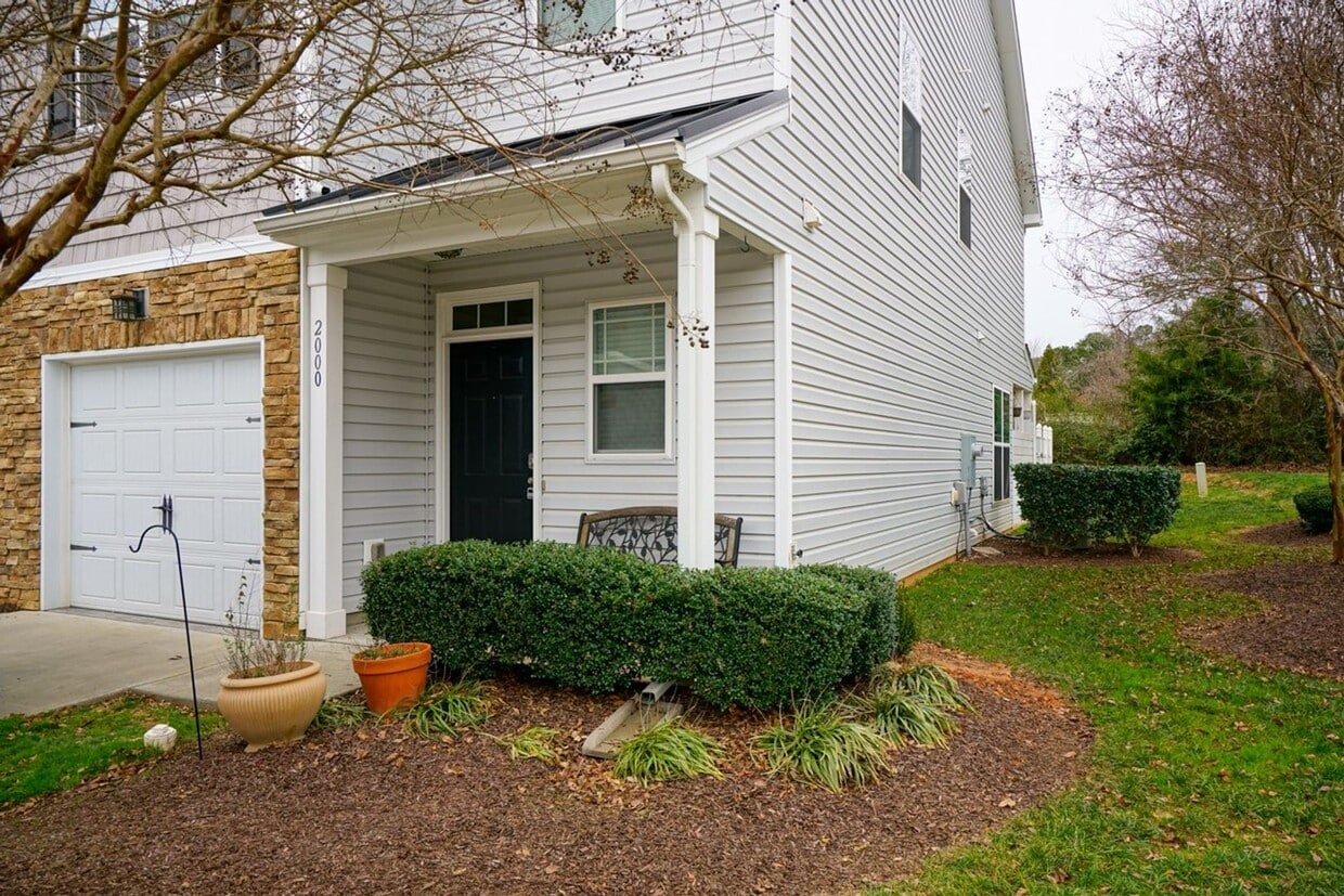 End unit townhome | Fenced backyard | Har... - End unit townhome |  Fenced backyard | Har...