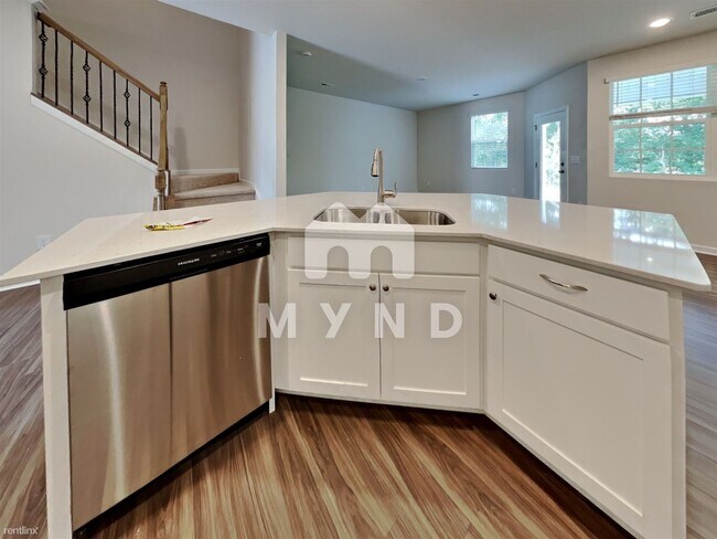 Building Photo - 3 br, 2.5 bath Townhome - 141 Eagle Chase Dr