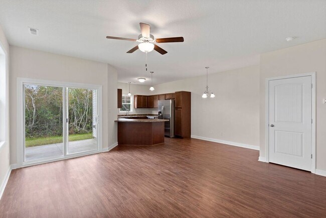 Foto del edificio - Stunning Townhome!