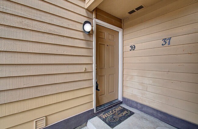 Foto del edificio - Cozy 2 bdrm 2 bath Condo - $500 OFF the 1st Months Rent!!