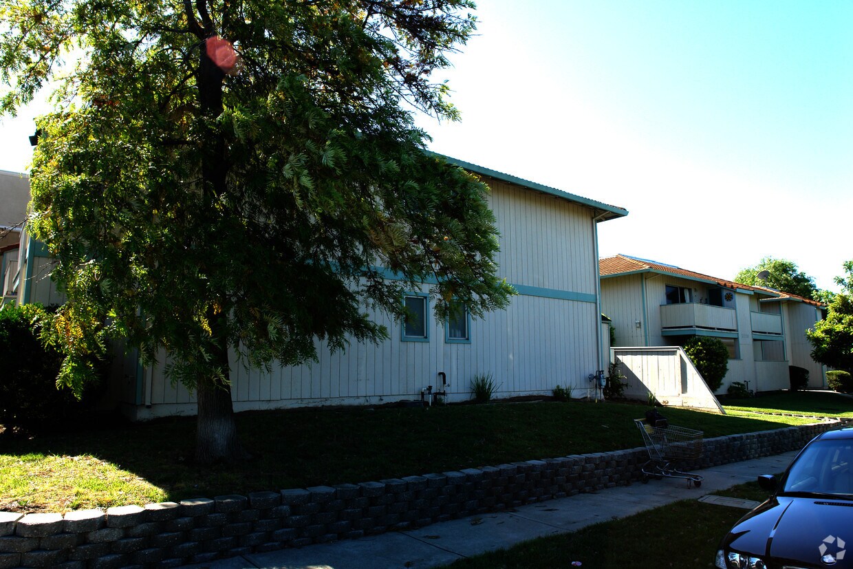 Primary Photo - 2170-2180 Fremont St