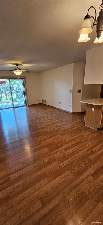 Building Photo - 15795 Lakeside Dr