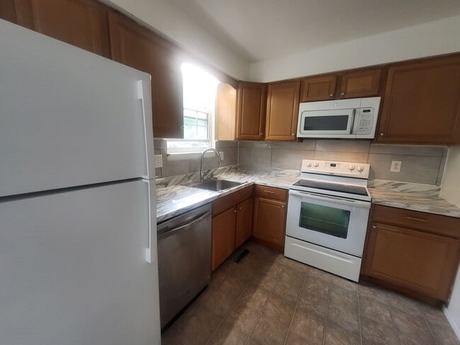 Foto del edificio - Spacious 3-Bedroom Rental Home in Newark