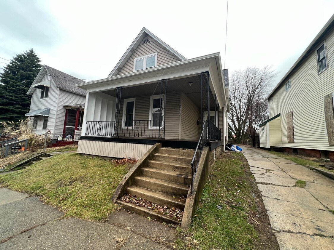 3 br, 1 bath House 1038 W 4th St House Rental in Erie, PA