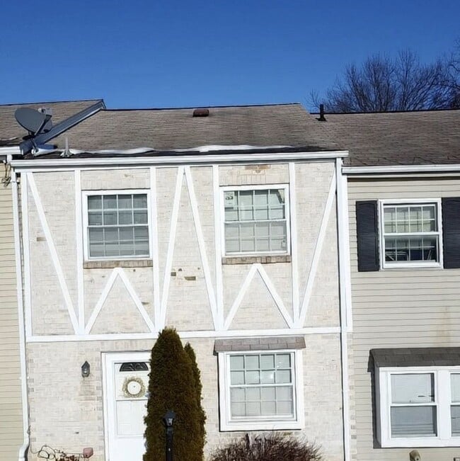 Building Photo - 8 Nassau Ct