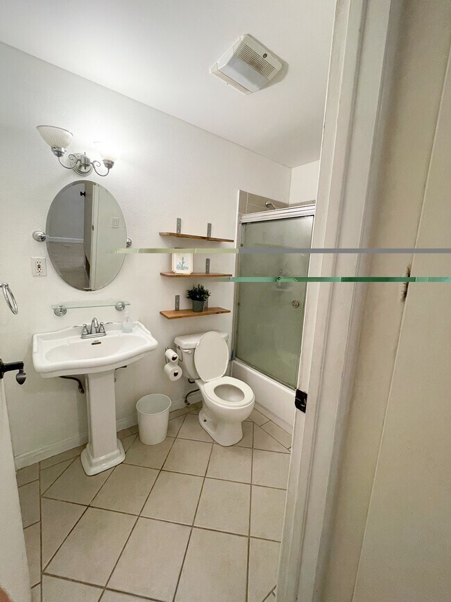 Foto del edificio - 74701 Merle Dr