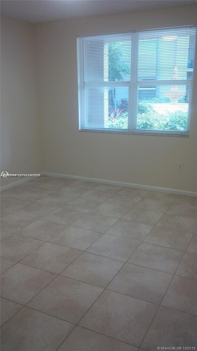 Foto del edificio - 17125 N Bay Rd