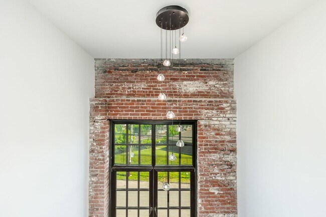 Foto del edificio - 3003 W Glenwood Ave