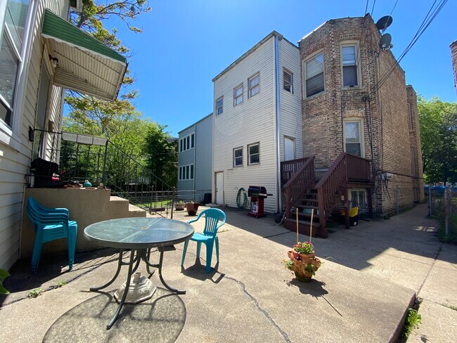 Foto del edificio - 1620 W Thome Ave