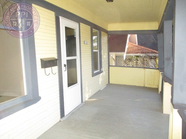 Foto del edificio - Prime Location - Mt. Tabor Craftsman! Covered Front Porch & Fenced Backyard