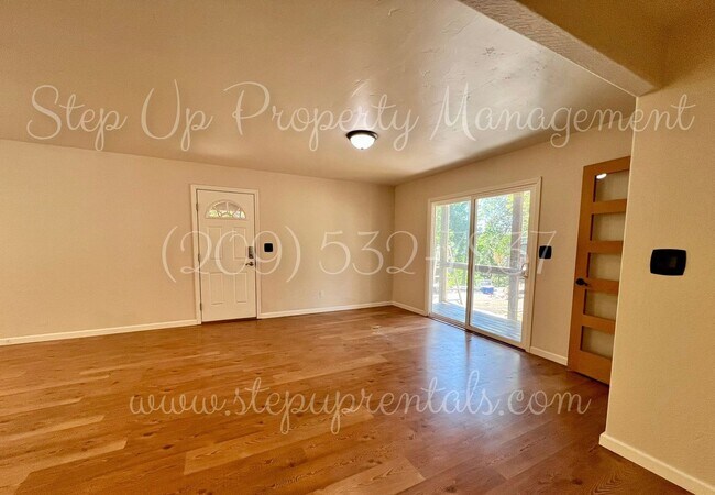 Foto del edificio - Rustic Modern 3 Bedroom Sanctuary with Designer Kitchen and Expansive Deck