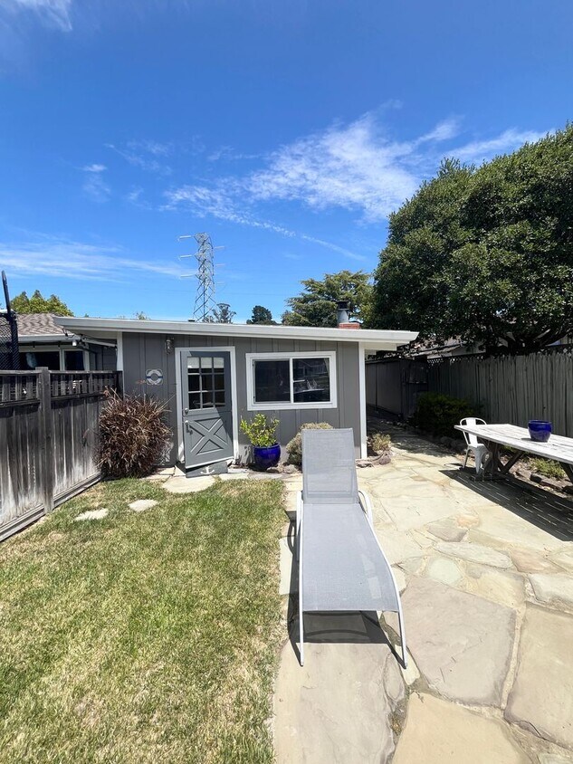 Waterfront Cottage in San Rafael! Utilitie... - Waterfront Cottage in San Rafael! Utilitie...