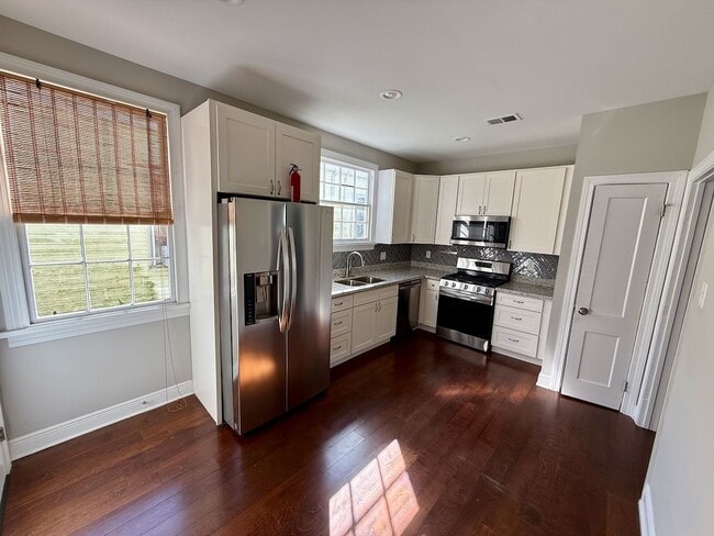 Foto del edificio - 1426 Elysian Fields Ave