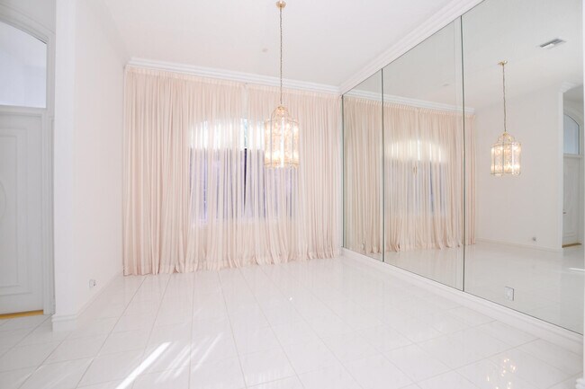 Foto del edificio - 7866 Saddlebrook Dr