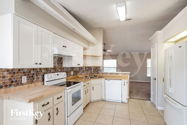 Building Photo - 137 Lameraux Rd