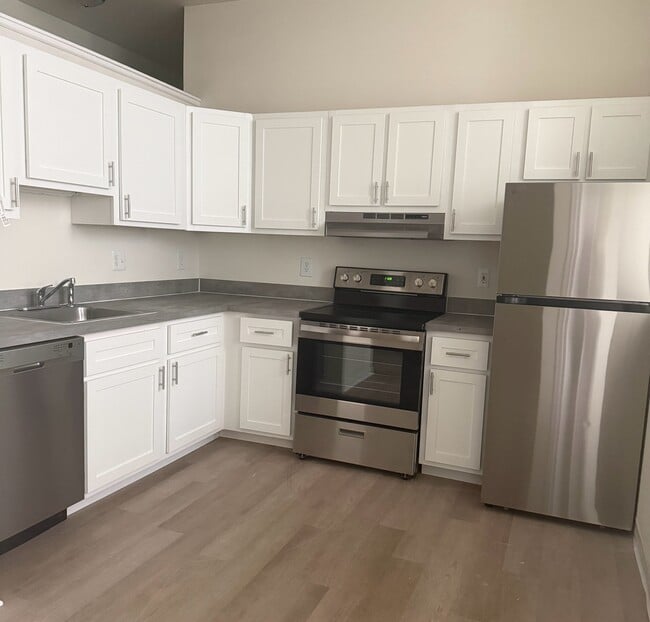 Building Photo - Cross Street Village