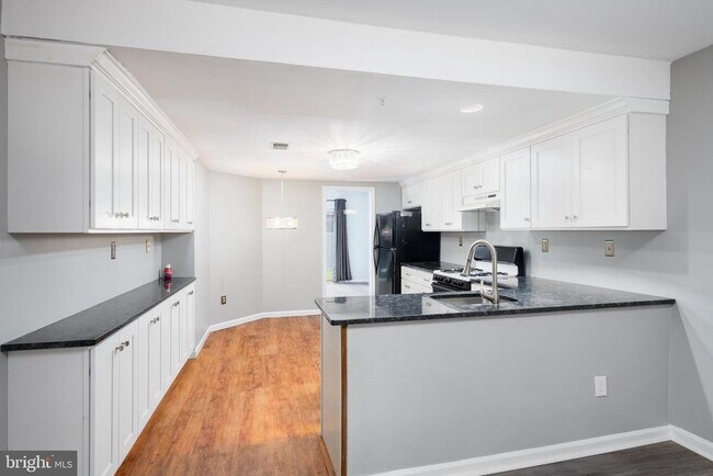 Foto del edificio - 77 Bunker Hill Ct