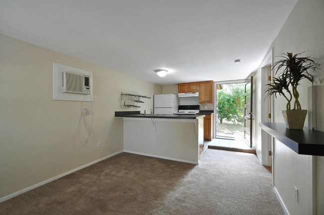 Building Photo - 701 E 46th St