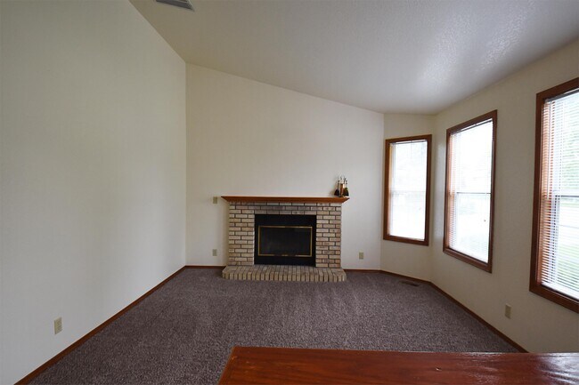 Building Photo - 5357 Cheyenne Ave