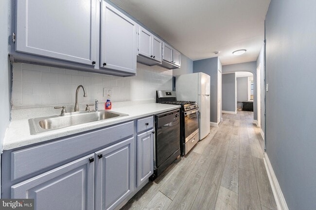 Photo - 905 19th St NE House