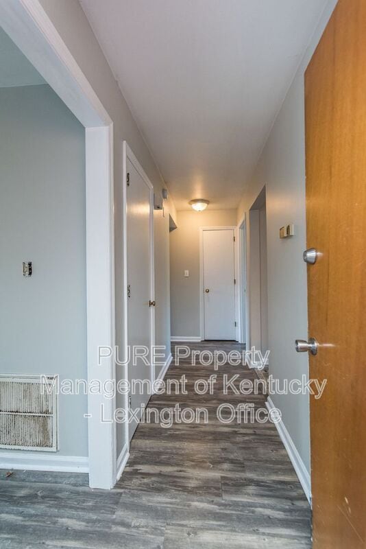 Foto del edificio - 3736 Camelot Dr