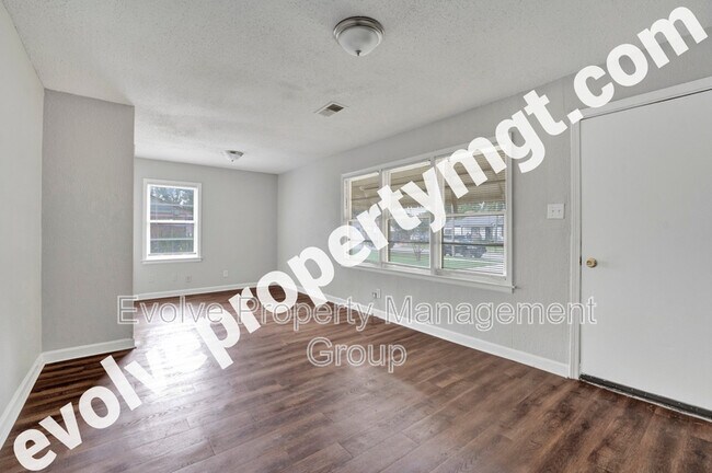 Building Photo - 4908 Fairley Rd