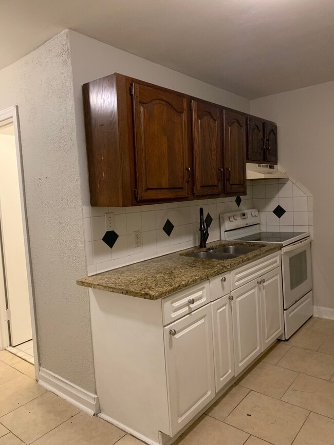 Kitchen - 1822 Merriman Ave