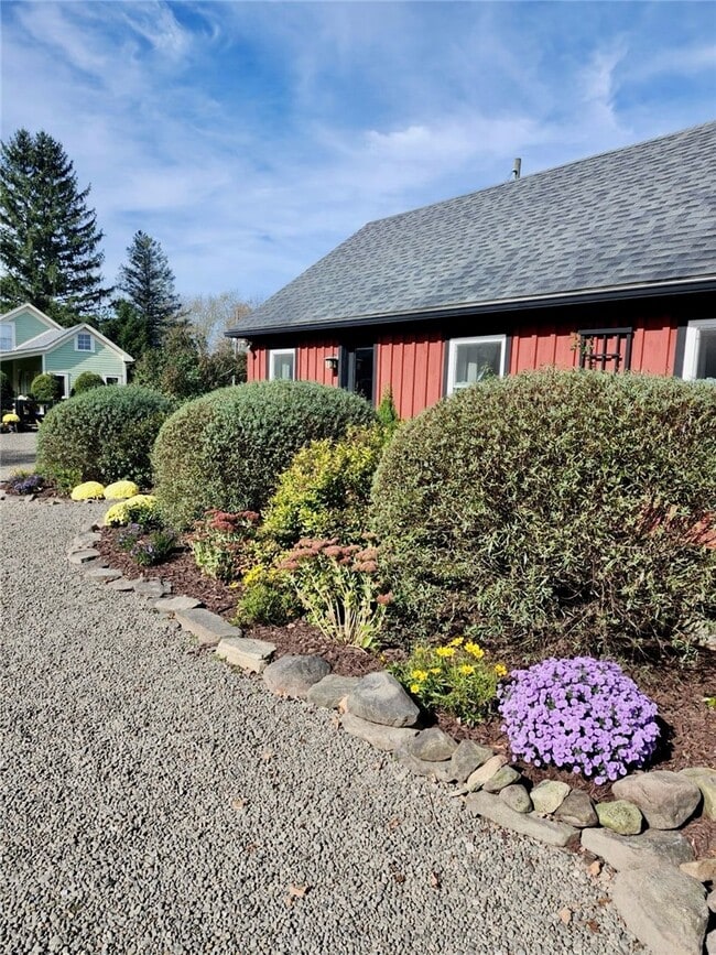 Building Photo - 395 Rezen Rd