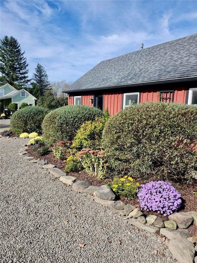 Foto del edificio - 395 Rezen Rd