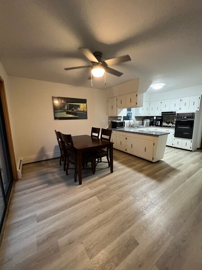 Foto del edificio - 639 N La Grange Rd