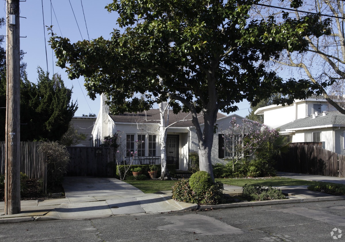 Building Photo - 2150-2158 Williams St