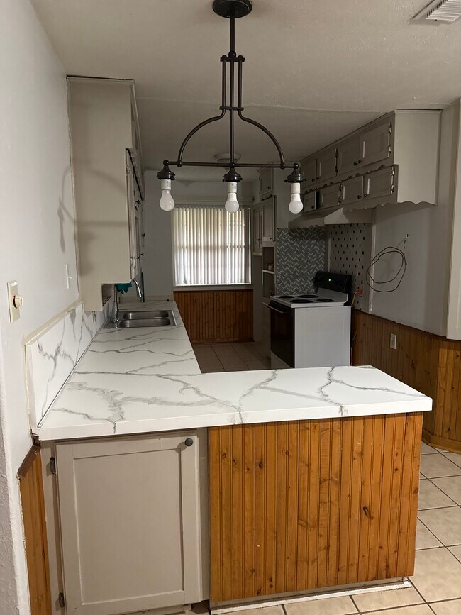 Foto del edificio - 613 W Rebecca Ave