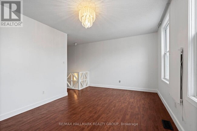 Building Photo - 378 Booth St