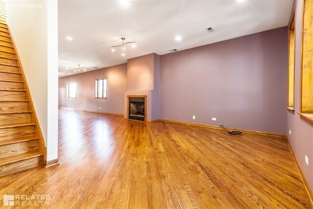 Building Photo - 3756 S Union Ave